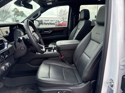 Certified 2025 GMC Yukon Denali w/ Sun & Power Step Package image 14