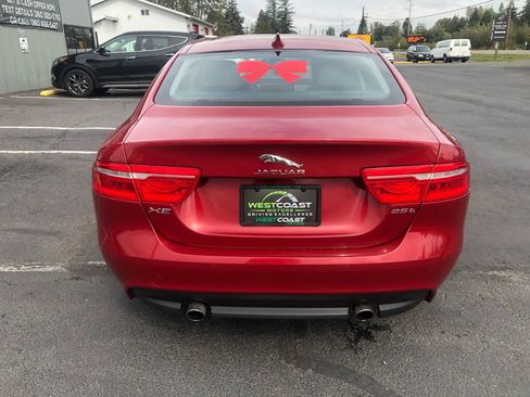 Used 2018 Jaguar XE Premium RWD image 7