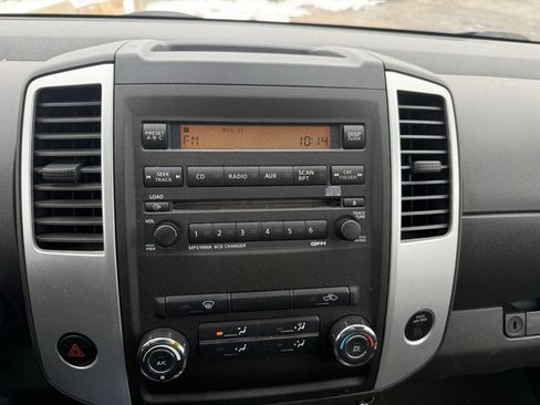 Used 2012 Nissan Frontier SV w/ SV Premium Utility Pkg image 8