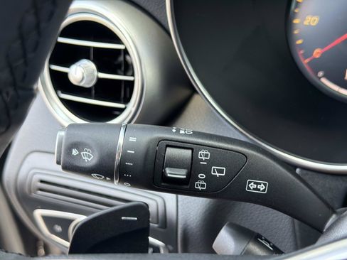 Used 2022 Mercedes-Benz GLC 300 image 32