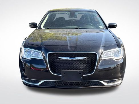 Used 2023 Chrysler 300 Touring AWD/4WD image 3