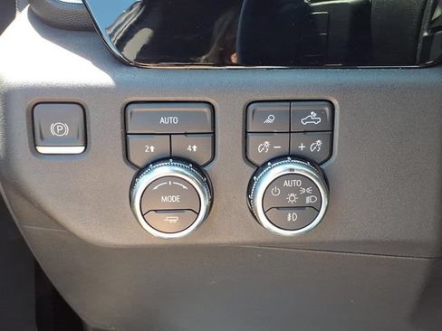 Used 2022 GMC Sierra 1500 SLT w/ SLT Convenience Package AWD/4WD image 17