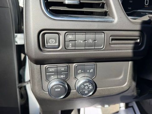 Certified 2024 GMC Yukon XL SLT AWD/4WD image 19