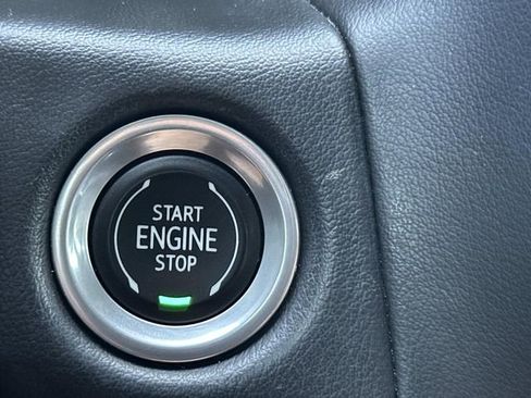 Used 2021 Chevrolet Tahoe Z71 image 30