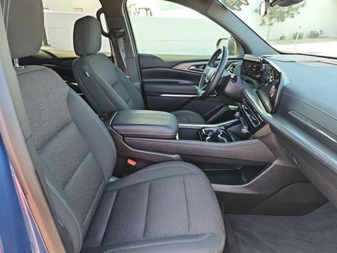 Used 2025 Chevrolet Traverse LT w/ Driver Confidence Package FWD image 27
