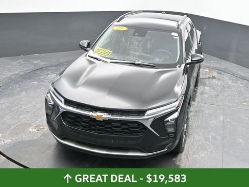 Used 2025 Chevrolet Trax LT image 38