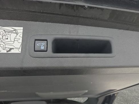 Certified 2024 Toyota Sienna XLE FWD image 33