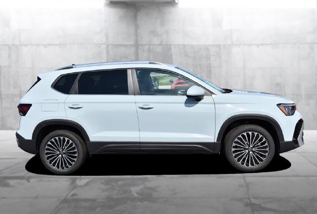 New 2027 Volkswagen Taos SE FWD image 5