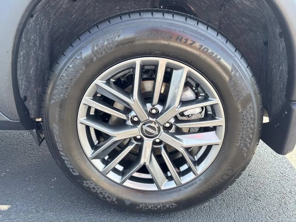 Used 2025 Nissan Rogue S FWD image 11
