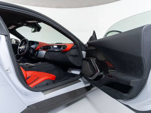 Used 2025 Ferrari 12Cilindri RWD image 31