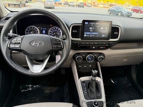 Used 2021 Hyundai Venue SEL image 17