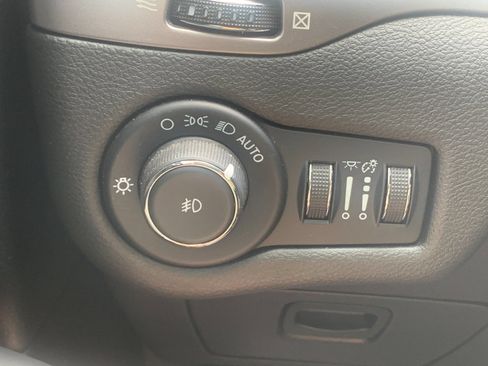 Used 2022 Jeep Cherokee Latitude Lux AWD/4WD image 32