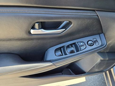 Used 2024 Nissan Sentra SV FWD image 25