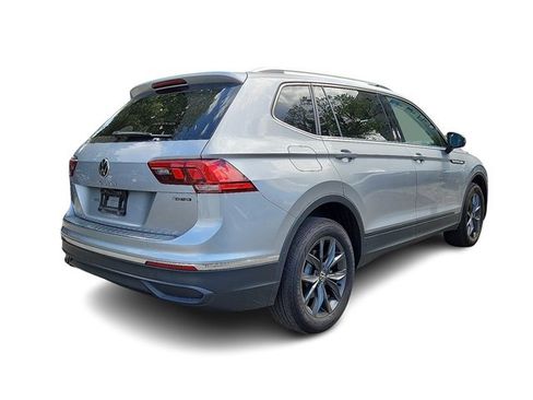 Certified 2022 Volkswagen Tiguan SE image 6