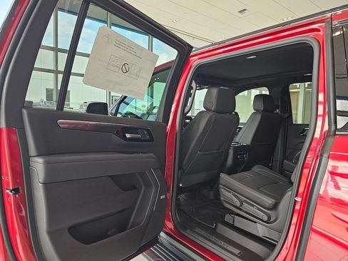 New 2026 Chevrolet Suburban RST w/ RST Capability Package AWD/4WD image 18