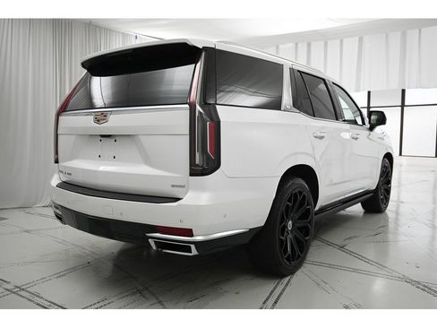 Used 2022 Cadillac Escalade Premium Luxury w/ Performance Package image 7
