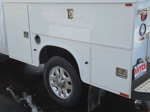 Used 2011 Chevrolet Silverado 3500 LT image 10