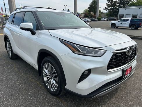 New 2026 Toyota Highlander Platinum AWD/4WD image 3