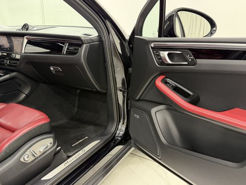 Certified 2023 Porsche Macan S AWD/4WD image 22