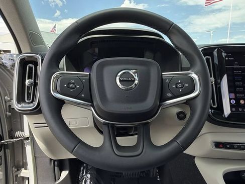 Used 2023 Volvo XC40 B5 Plus w/ Protection Package Premier AWD/4WD image 24