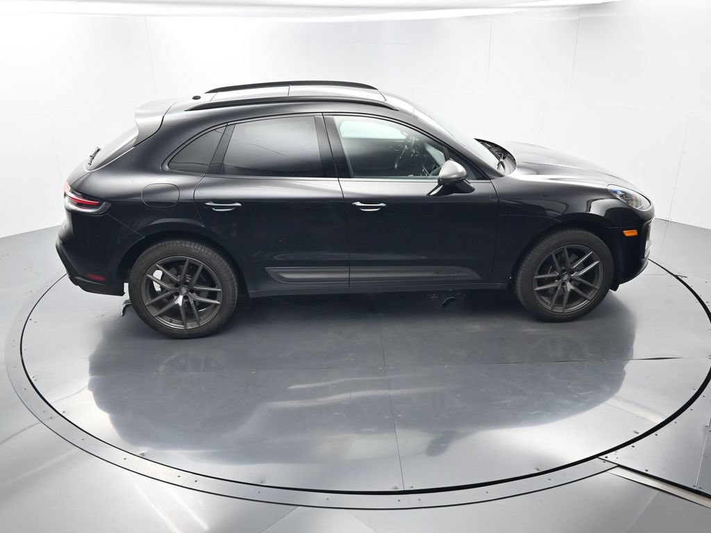 Used 2025 Porsche Macan AWD/4WD image 40