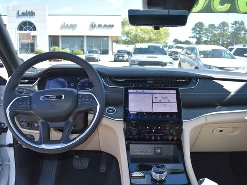 Used 2025 Jeep Grand Cherokee Limited w/ Luxury Tech Group II image 34