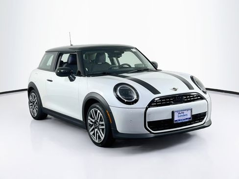 Used 2025 MINI Cooper 2-Door Hardtop FWD image 3