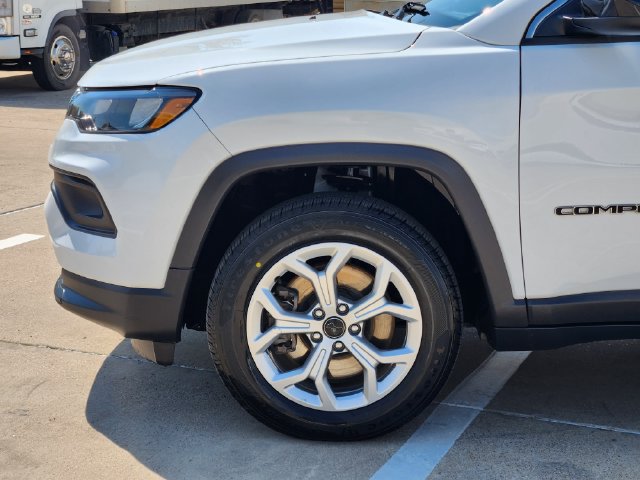 Used 2025 Jeep Compass Latitude AWD/4WD image 15