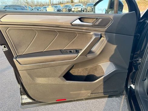 Used 2023 Volkswagen Tiguan SE image 14