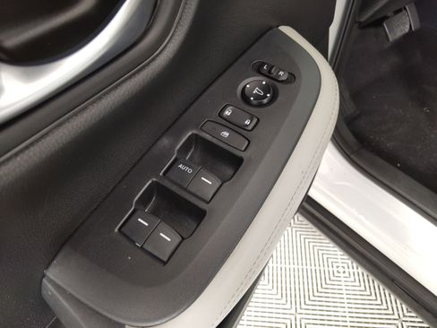 Certified 2023 Honda HR-V LX image 22