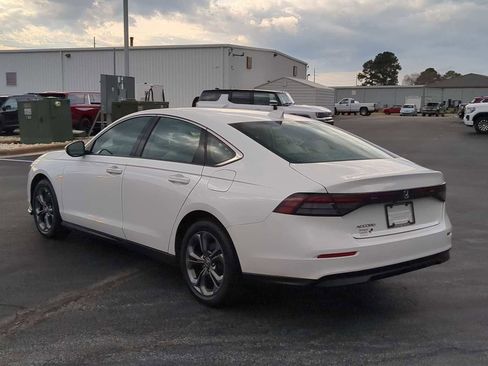 Used 2023 Honda Accord EX image 6