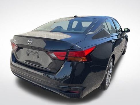 Used 2025 Nissan Altima 2.5 SV FWD image 7