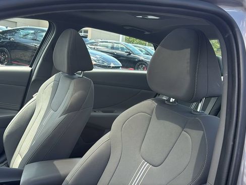 Used 2025 Hyundai Elantra SEL FWD image 11