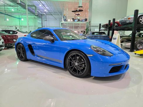 Used 2023 Porsche 718 Cayman w/ Premium Package RWD image 1