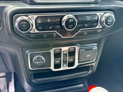 Used 2023 Jeep Wrangler Unlimited Sahara w/ Cold Weather Group image 17