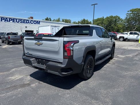 Used 2025 Chevrolet Silverado EV LT image 3