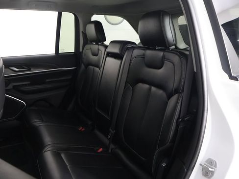 Used 2023 Jeep Grand Cherokee Limited AWD/4WD image 37