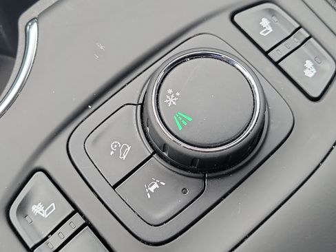 Used 2024 GMC Terrain SLT w/ Infotainment Package II FWD image 33