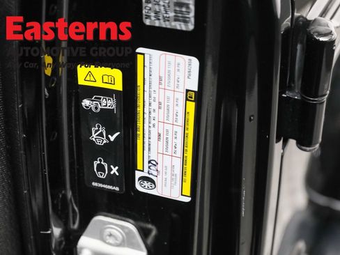 Used 2023 Jeep Wrangler Unlimited Sahara image 33