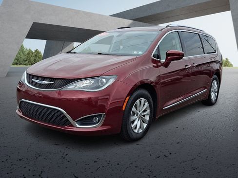 Used 2018 Chrysler Pacifica Touring-L Plus image 3