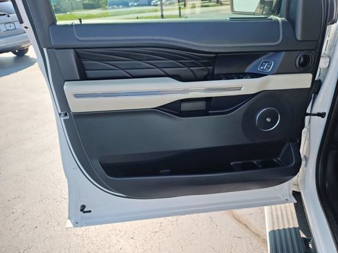 Used 2019 Ford Expedition Platinum AWD/4WD image 12