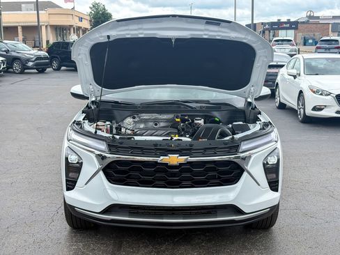 Used 2025 Chevrolet Trax LT w/ Driver Confidence Package FWD image 35
