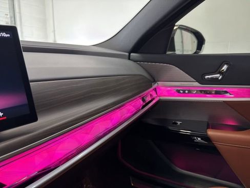 Used 2024 BMW i7 xDrive60 w/ Premium Package image 40