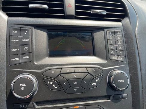 Used 2018 Ford Fusion SE w/ Equipment Group 201A FWD image 21