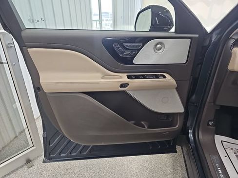 Used 2022 Lincoln Aviator Reserve w/ Equipment Group 201A AWD/4WD image 10