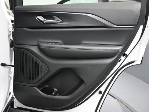 New 2025 Jeep Grand Cherokee Altitude image 16