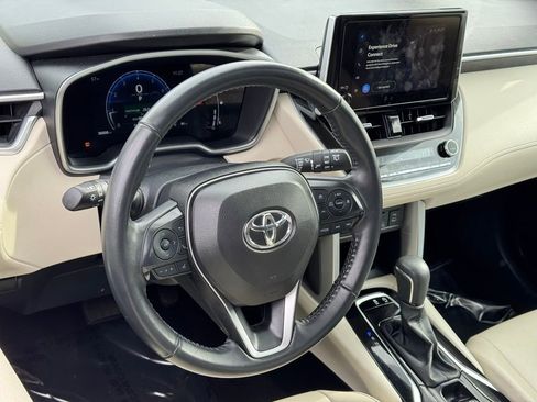 Certified 2024 Toyota Corolla Cross XLE image 19