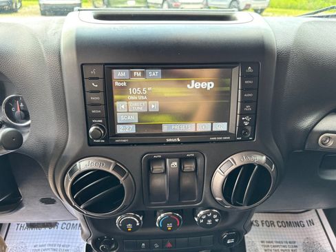 Used 2015 Jeep Wrangler Sport w/ Quick Order Package 24S AWD/4WD image 20