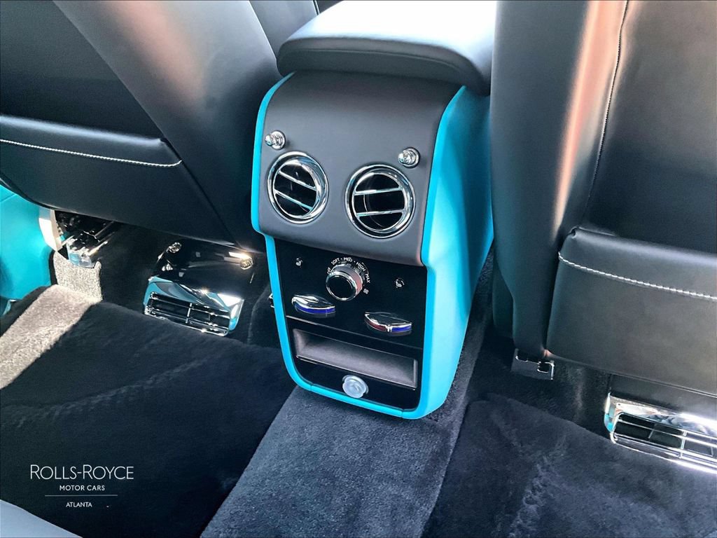 Certified 2025 Rolls-Royce Cullinan AWD/4WD image 30