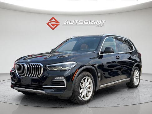 Used 2019 BMW X5 xDrive50i w/ Parking Assistance Package AWD/4WD image 2